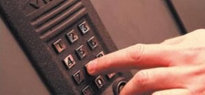 Стало известно, сколько будет стоить домофон в подъезде