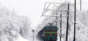 Снежный коллапс на железной дороге: из-за сугробов опаздывают электрички