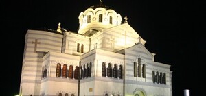 В Севастополе тысячи человек выстроились в очередь в Херсонесе