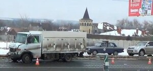 На Линева грузовик врезался в маршрутку – пострадала пассажирка