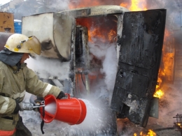 В Киеве горели грузовики. Фото пресс-службы МЧС