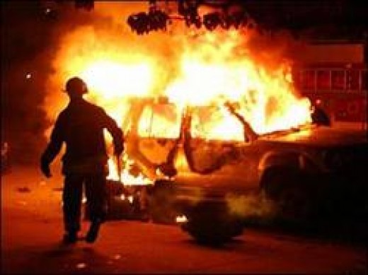 В Киеве горело два авто. Фото с сайта mir24.net