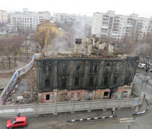 Дым это или пар, пока не известно. Фото kiev.pravda.com.ua