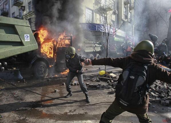От столкновений в Киеве погибло трое. Фото Reuters