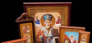 Иконы из особняков Януковича и Пшонки передадут в монастыри