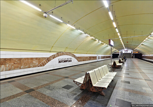 Выход на станции метро "Житомирская" закрывают. Фото с сайта architector.ua