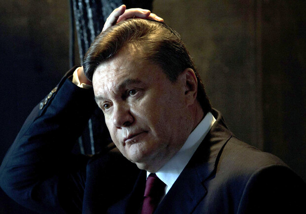 Виктор Янукович готовится сделать заявление. Фото с сайта nabat.mk.ua