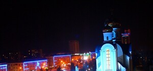 Ночной Луганск с высоты птичьего полета: Мирный в огнях и сияющая Советская