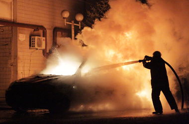 В Киеве сгорели две иномарки. Фото с сайта segodnya.ua