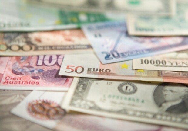 Доллар, евро и бензин сегодня подорожали. Фото с сайта investtalk.ru