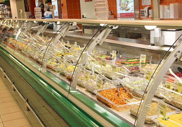 Покупать готовые блюда в супермаркетах может быть опасно. Фото с сайта www.okmarket.ru