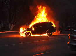 В Киеве горели три авто. Фото с сайта revbel.org