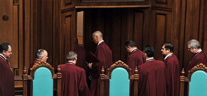 КС Украины объявил неконституционной Декларацию о независимости Крыма