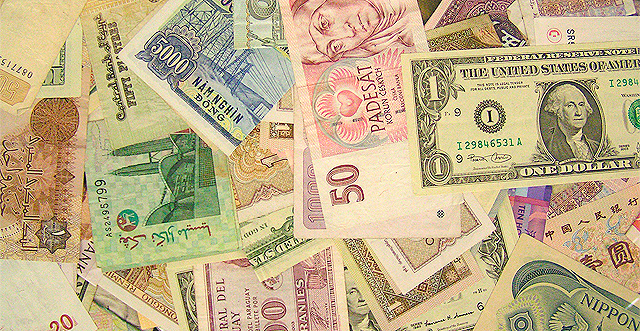 Курс валют немного стабилизируется. Фото с сайта <a href="http://www.flyertalk.com/the-gate/blog/7754-win-500-in-foreign-currency-for-united-kingdom-residents-only.html">flyertalk.com</a>.