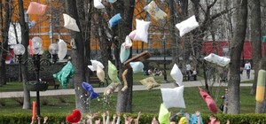 Приходи веселиться: киевлян зовут на бой подушками