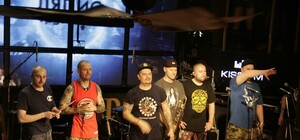 Из-за концерта 