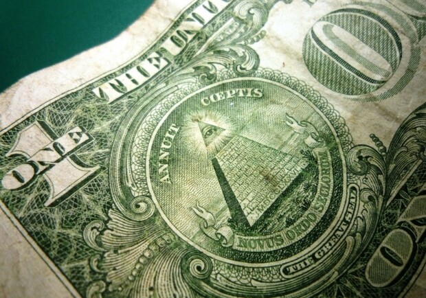Доллар подешевел. Фото с сайта wpapers.ru