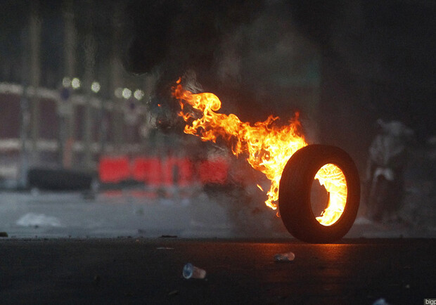 На Грушевского жгут шины. Фото с сайта ffclub.ru