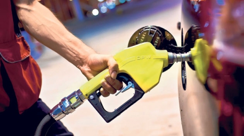 Бензин уже несколько недель держится на среднем показателе 15.05. Фото с сайта news.online.ua
