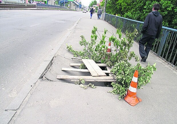 Новость - События - Фотофакт: на Борщаговке провалился мост