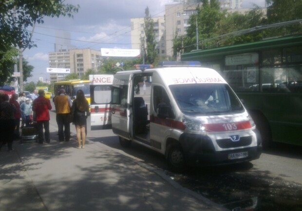 В Киеве пенсионерка выпала из троллейбуса. Фото с сайта kp.ua