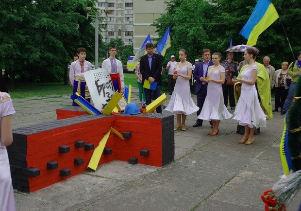 Новость - События - Фотофакт: на Дарнице открыли оригинальный памятник Героям Майдана