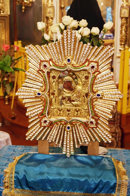 Чудотворная Почаевская икона Богородицы.
Фото www.eparhiya.com.ua