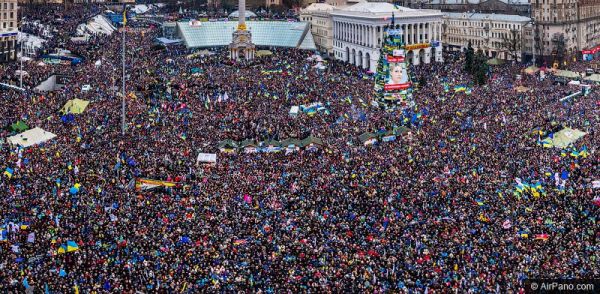 На Майдан перед вооруженными столкновениями выходили миллионы людей. Фото airpano.com