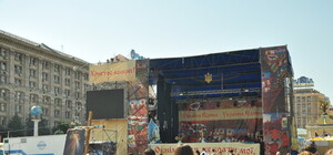 Ночью в Киеве разобрали главную сцену Майдана