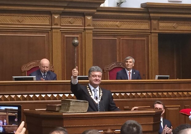 Порошенко завершил речь словами "Слава Украине!". Фото с сайта obozrevatel.com