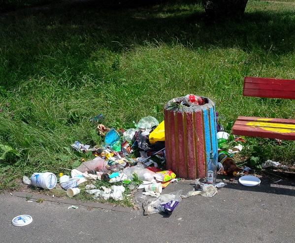 Новость - События - Фотофакт: киевские парки утопают в мусоре