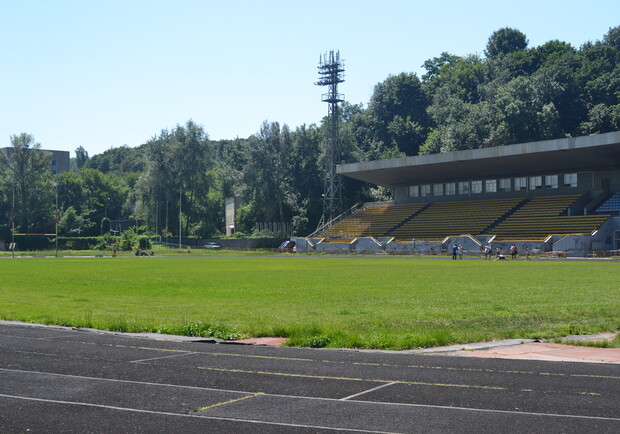 Завтра на стадионе "Спартак" будут играть в футбол. 