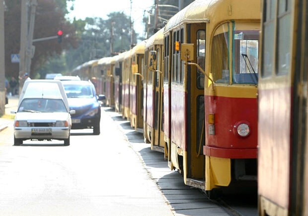 На Лукьяновке трамвайная пробка. Фото Максима Люкова