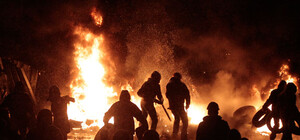 На Майдане ночью горели баррикады