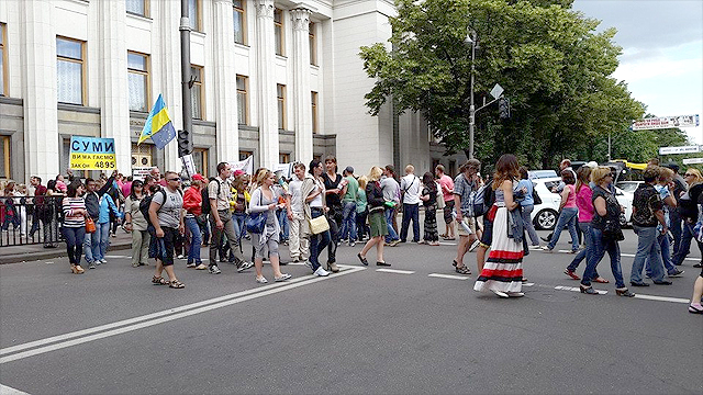 В Киеве перекрыли улицу Грушевского. Фото с сайта 112.ua.