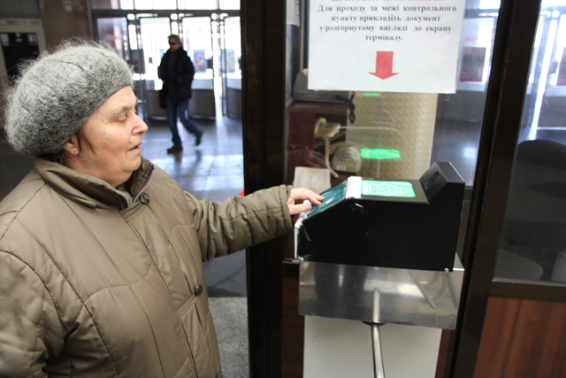 Не всех пенсионеров пускают в метро бесплатно. Фото с сайта mignews.com.ua