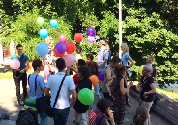 Новость - События - Не парад, так флеш-моб: ЛГБТ-сообщество таки провело акцию в Киеве
