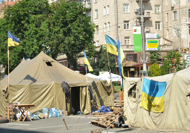 На Майдане останется одна палатка. Фото Vgorode