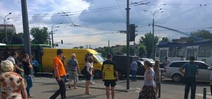 Вниманию харьковчан: на Одесской тройное ДТП с участием троллейбуса