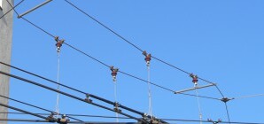 Неизвестные вырезали 60 метров контактного провода возле троллейбусного депо