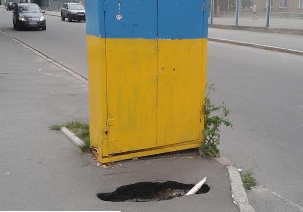 Новость - События - Как с помощью электронных жалоб и небезразличия в Киеве латают ямы на дорогах