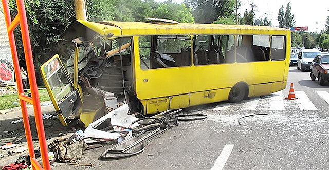 Новость - События - Официальная версия: из-за чего случилась авария с маршруткой на Голосеевском проспекте