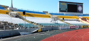 Луганск под артобстрелами – снаряды прилетели на стадион 