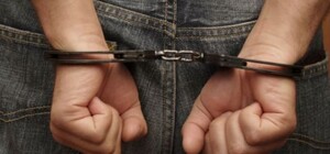 Милиционеры выяснили, за что мужчине прострелили ноги в центре Днепропетровска