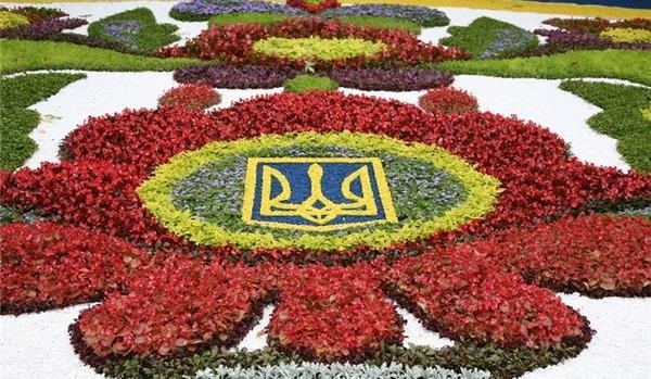 Новость - Досуг и еда - Сегодня на Певчем поле открывается патриотичная выставка цветов
