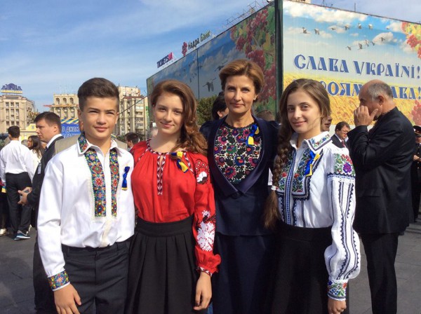 Новость - Люди города - Во что одевалась Первая леди на празднование Дня Независимости Украины