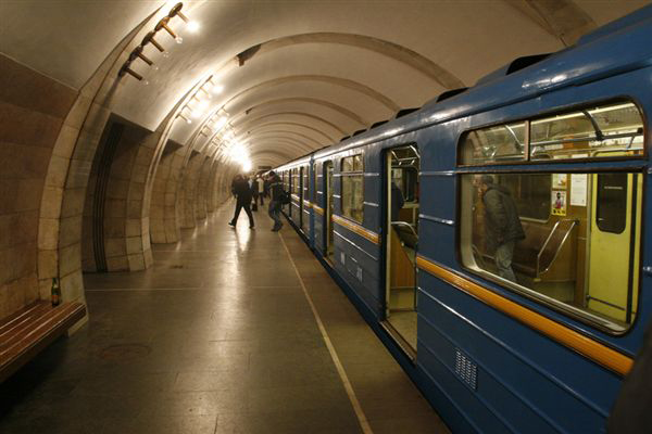В Киеве заминировали станцию метро "Театральная". Фото с сайта obozrevatel.com
