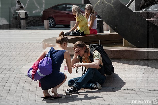 Новость - События - Эксперимент в Киеве: помогут ли прохожие незнакомому человеку, которому стало плохо на улице?