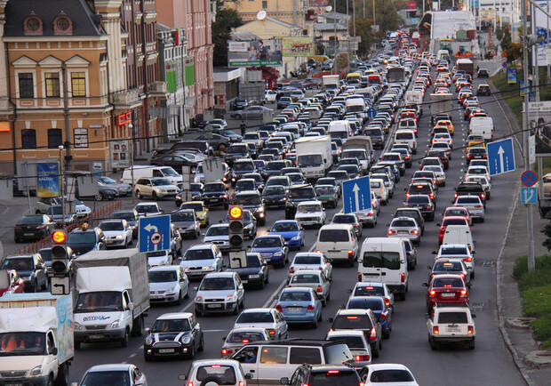 Новость - Транспорт и инфраструктура - В Киев вернулись многокилометровые пробки