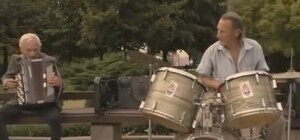 Видеофакт: пенсионеры в центре Донецка 